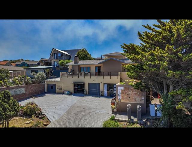 7 BEDROOM HOUSE FOR SALE IN DANA BAY